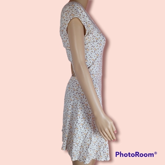 Charlotte Russe White Floral Dress - Picture 2 of 4